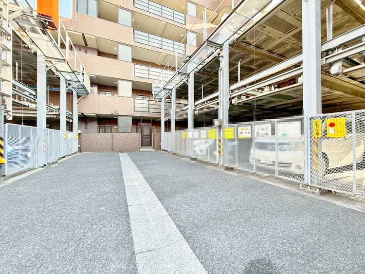 駐車場 本物件の駐車スペースです。車種制限のある場合もございますので、お気軽にお問い合わせくださいませ。