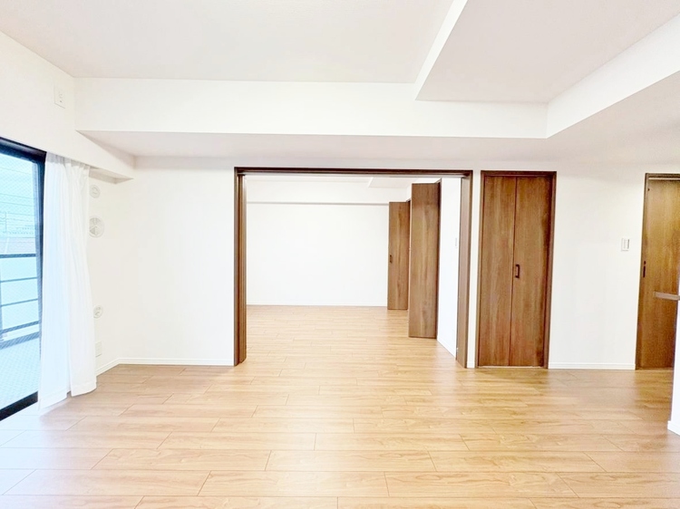 居間 快適に過ごす毎日を求めて、暮らしの中でご自身の「マイホーム」に創り上げてください。