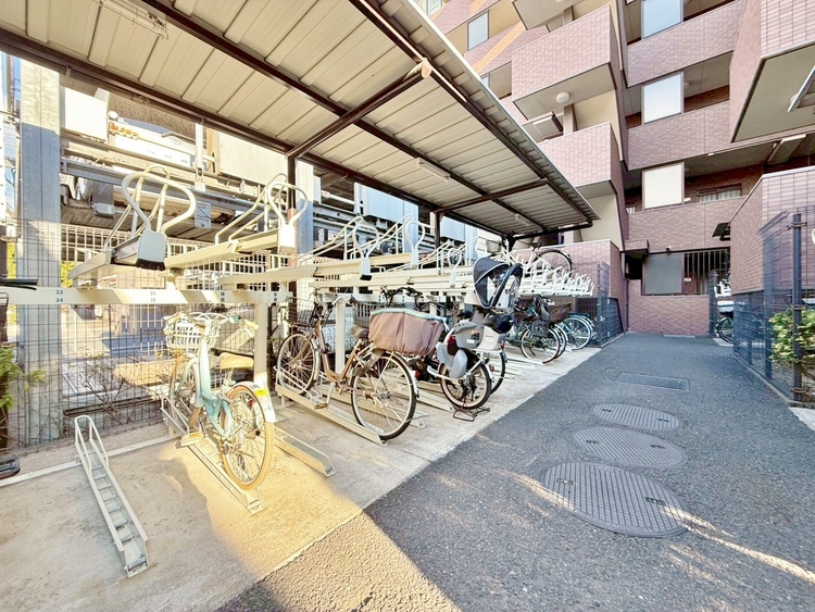 設備 きちんと整備された駐輪場。住む方の心遣いが感じられます。