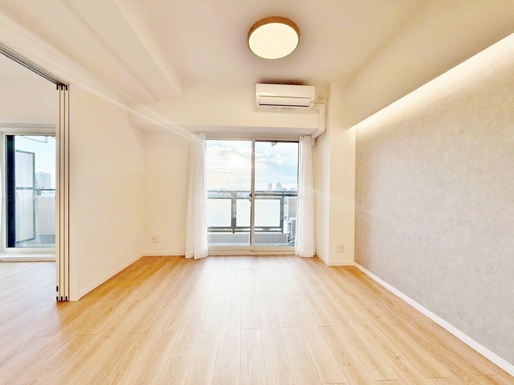 居間 居心地の良い空気感は、暮らしのステージを彩り、心からのやすらぎと満足感を与えてくれます。