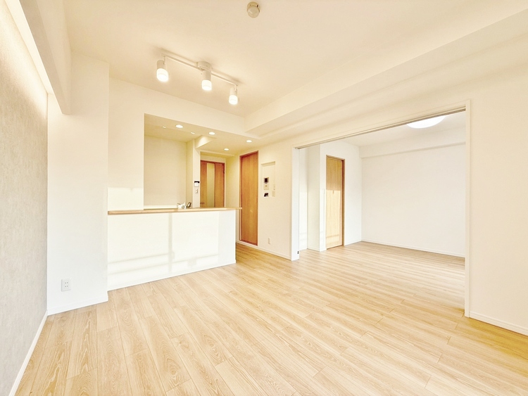 居間 快適に過ごす毎日を求めて、暮らしの中でご自身の「マイホーム」に創り上げてください。