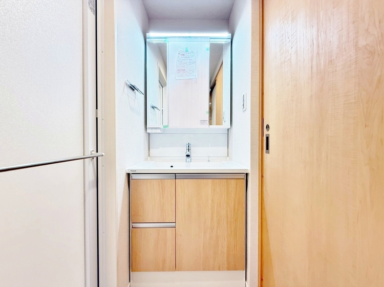 洗面 何かと物が増える場所だからこそ、スッキリと見映えの良い空間に。