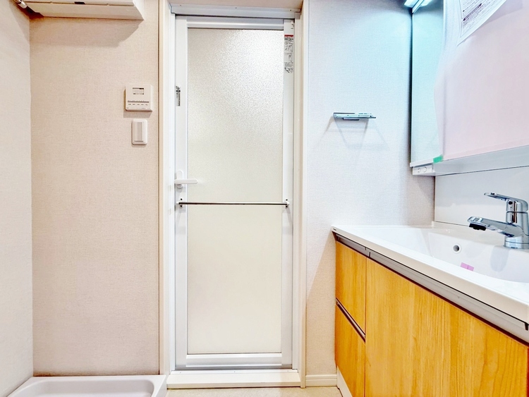 洗面 清潔感と心地よさを重視した、上質感漂うパウダールーム。