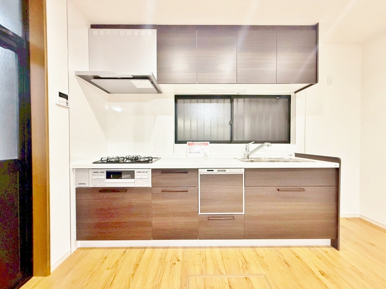 キッチン スマートな意匠と充実の機能を備えたキッチンが、暮らしにおいしい彩りを添えます。