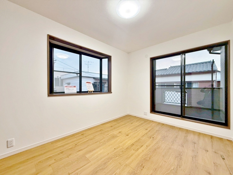 寝室 ベッドも十分に設置するスペースがあります。