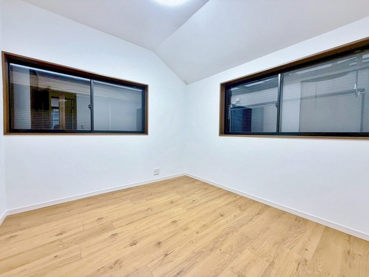 寝室 書斎や寝室へと変わっていくこの１室にどうアレンジするか、それを想像するだけで夢が膨らみますね。