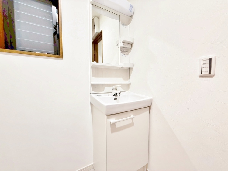 洗面 何かと物が増える場所だからこそ、スッキリと見映えの良い空間に。