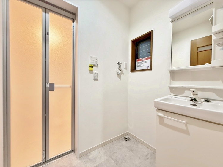 洗面 清潔感と心地よさを重視した、上質感漂うパウダールーム。