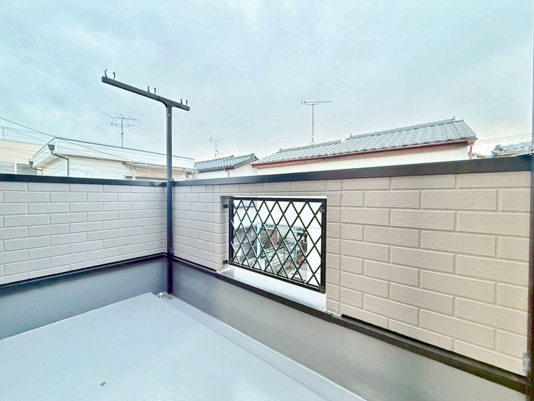 バルコニー 暮らしの中で、光と風を演出してくれるバルコニー。