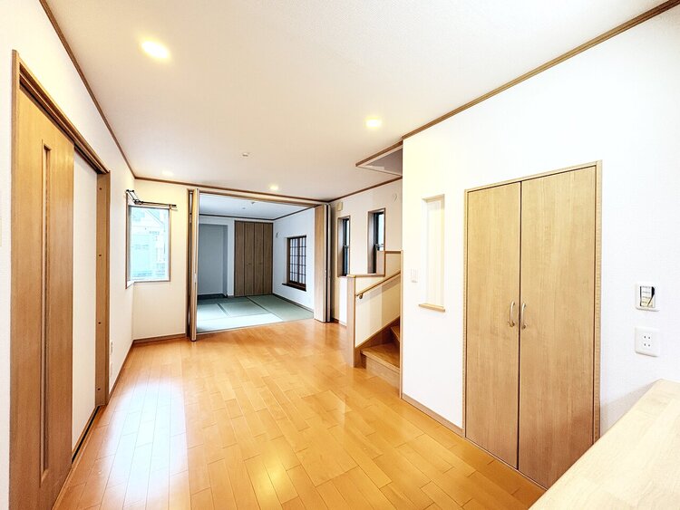 居間 居心地の良い空気感は、暮らしのステージを彩り、心からのやすらぎと満足感を与えてくれます。