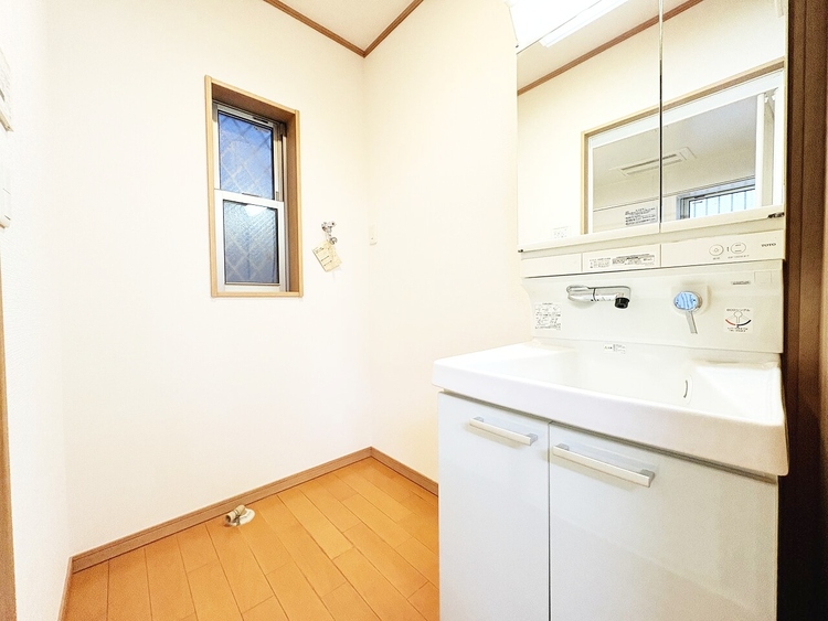 洗面 何かと物が増える場所だからこそ、スッキリと見映えの良い空間に。