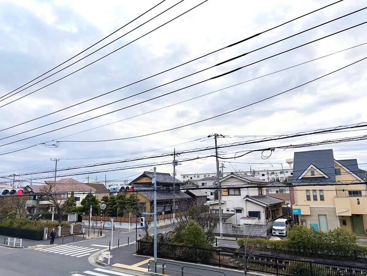 バルコニー 窓を開けると広がる青空。心をリフレッシュして日々を過ごしていきましょう。