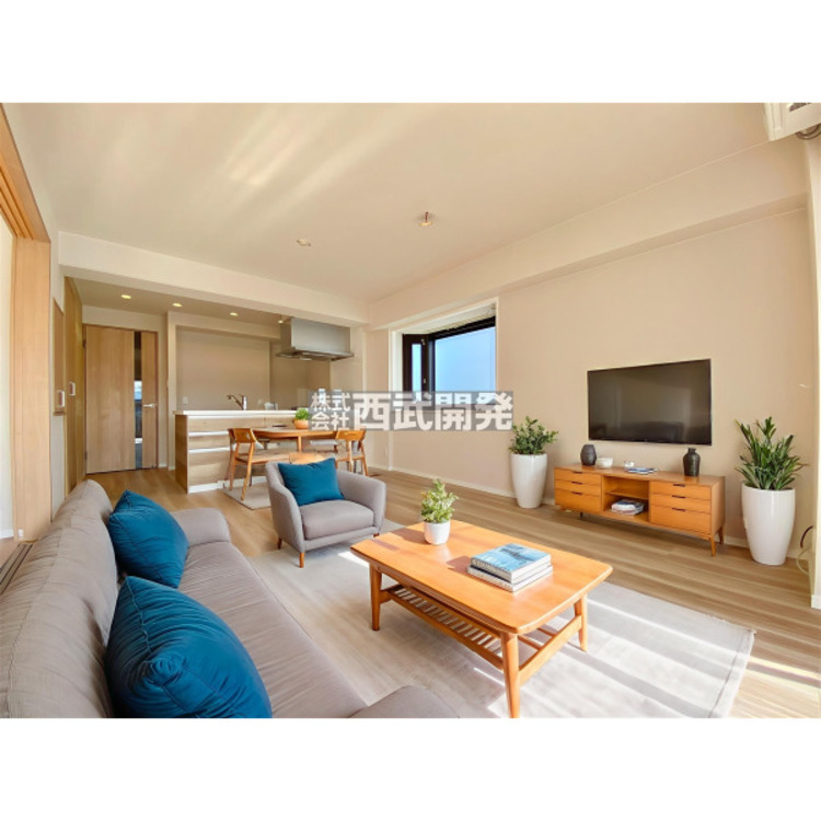 居間 【配置してある家具や小物はCGによるイメージです。】