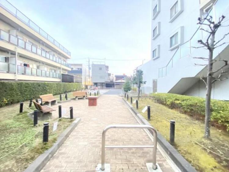 その他 マンションの敷地内には公園がございます。