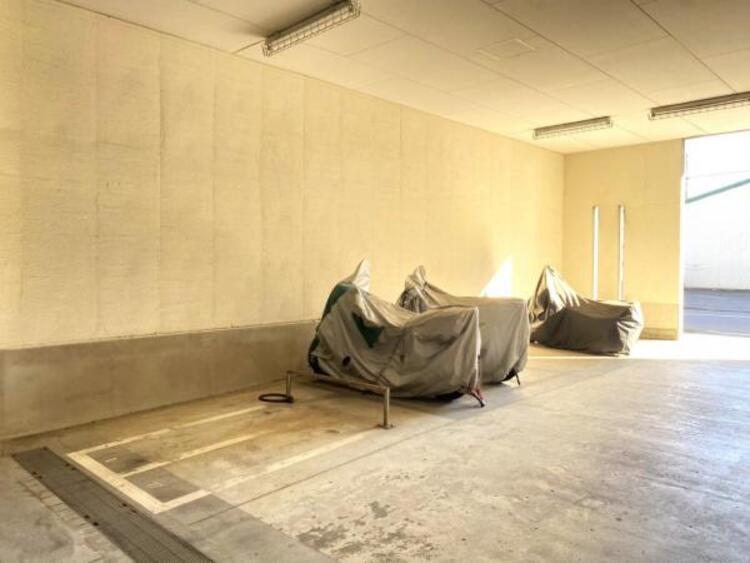 その他 バイク置き場の空き状況は担当者までお問い合わせくださいませ。