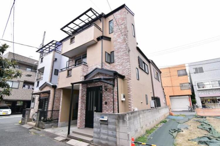 外観 陽とともに、時間によって顔を変える景観、星空や夜景にも負けないデザインの映える外観です。 