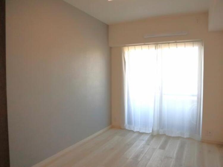 内装 洋室6.4帖　日々の疲れを癒してくれる主寝室。自由度が高いので家具のレイアウトでお好みの空間を創りだせます。