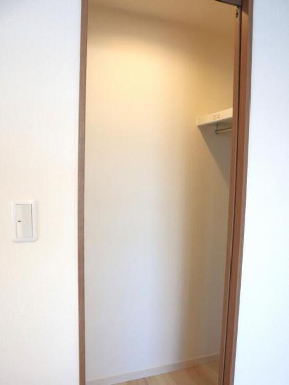 収納 ウォークインクローゼットには普段使わない季節用品やトランクなど、大きなものもラクラク収納できます。