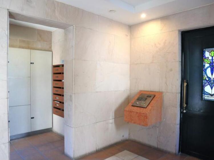 エントランス 居住者の帰り、訪れる方を優しく迎えてくれるエントランスです。