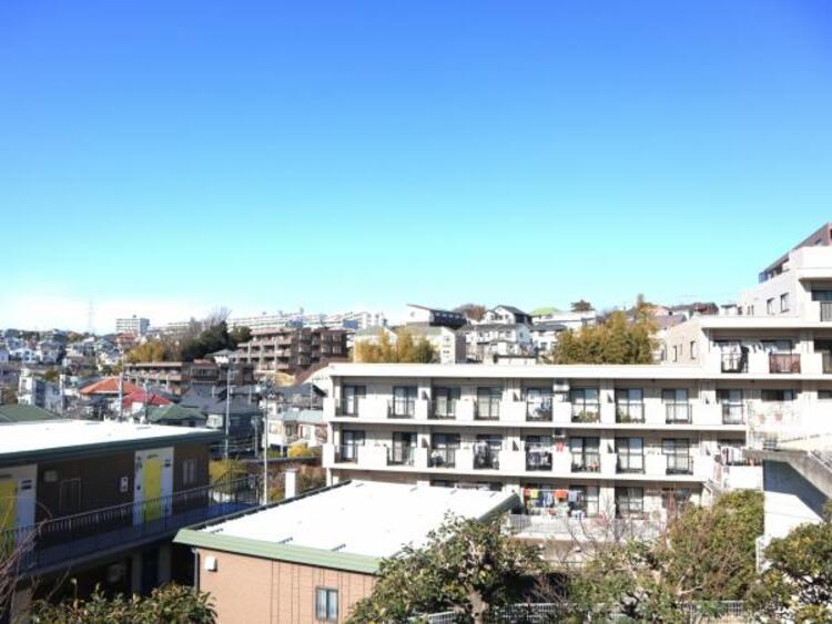 その他 開放感のある眺望。季節による景色の変化を　日常の生活と共に感じてください。