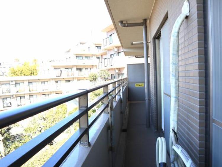 その他 バルコニー　心地よい風や陽光を楽しめるバルコニー。洗濯物を干すだけでなく、アイデア次第で多彩にお楽しみいただけます。