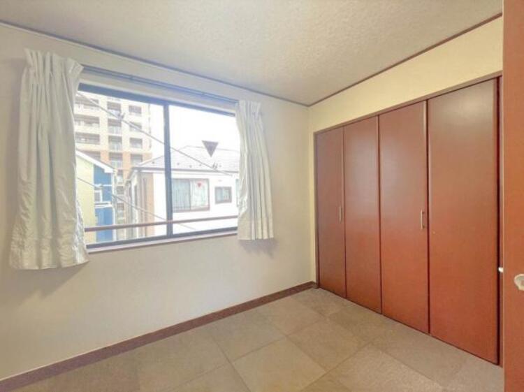 内装 3階北側洋室。部屋一面の収納があるので、6帖のお部屋を広々と使えます。CG加工により家具を消しております。