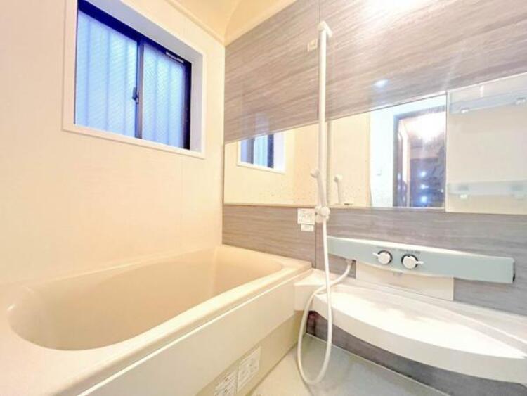 風呂 一日の疲れを癒してくれる浴室です。ワンタッチで操作可能なフルオートバス仕様。