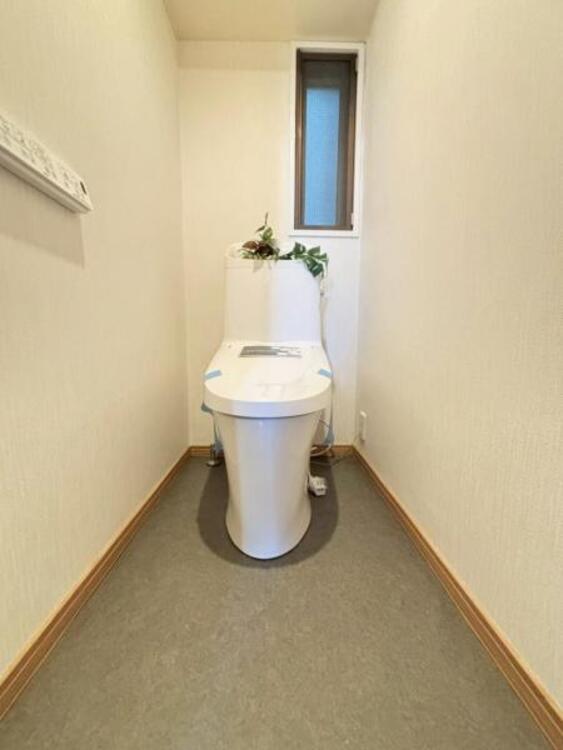 トイレ 毎日使う場所だからこそ、使い勝手を考慮しました。白を基調に、飽きのこない空間は質感豊かな仕上がりとなっております。