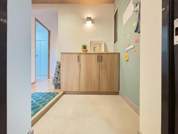 その他 お住まいの顔となる玄関。安らぎに満ちた生活空間を予感させてくれます。