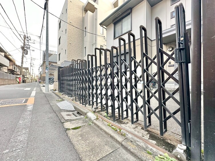 その他 上質感漂う玄関アプローチです。