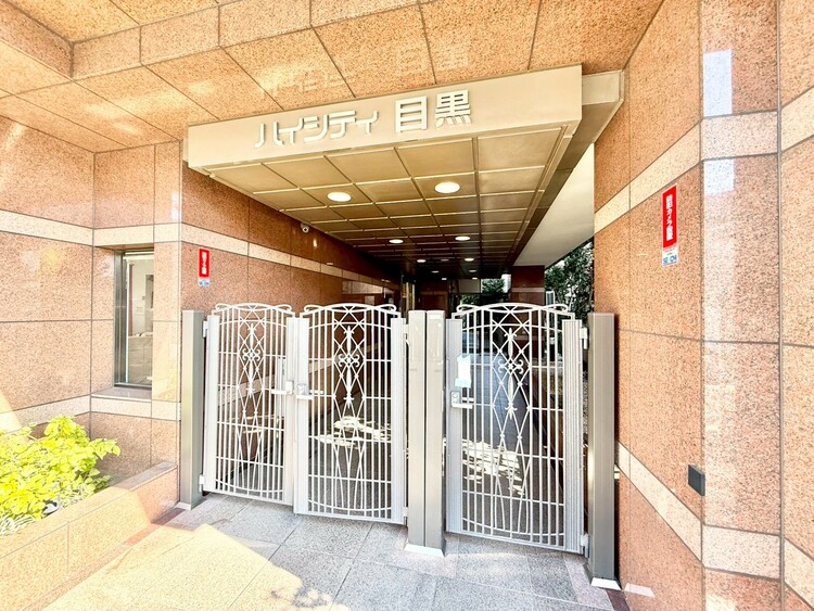 その他 上質感漂う玄関アプローチです。