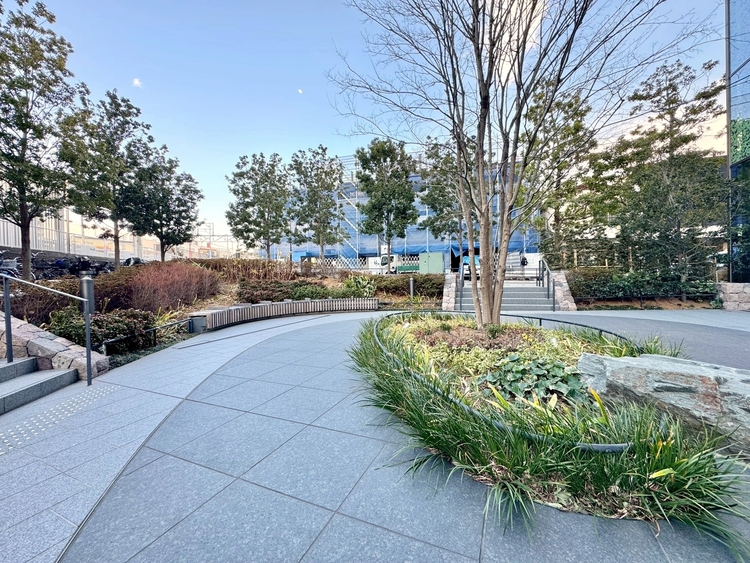 その他 マンションの敷地内には、中庭もございます。