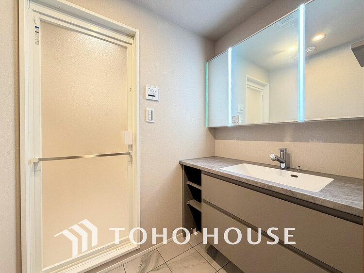 洗面 大きな洗面鏡付き、朝の身支度も楽しくなりますね