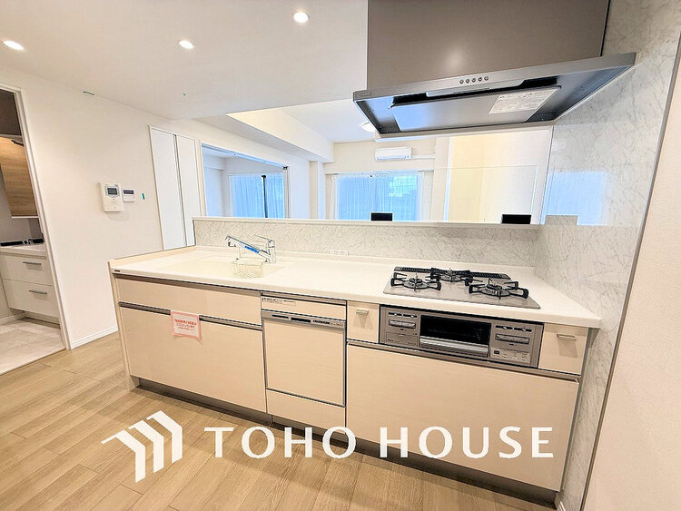 キッチン 落ち着きのあるカラーで統一された清潔感と気品が溢れるキッチン