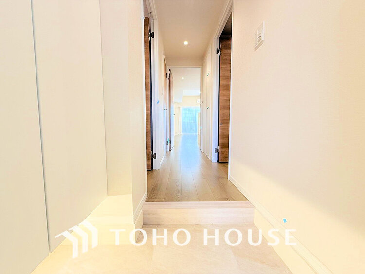 玄関 落ち着いた雰囲気の玄関、家族の帰りを暖かく迎えてくれます