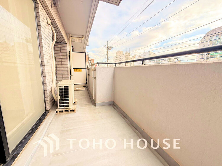 バルコニー 日当たりの良いバルコニーで晴れの日の洗濯物も楽しみになりますね