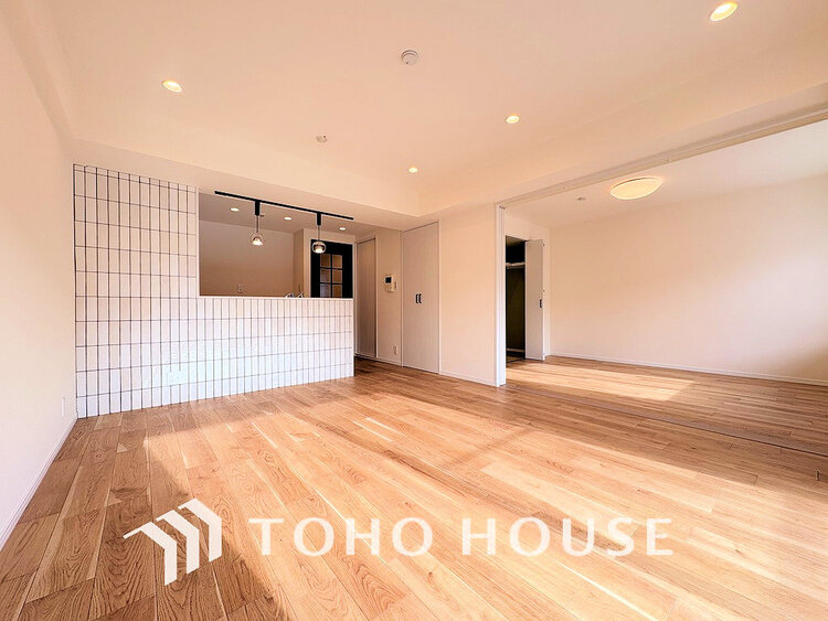 内装 上質な時間を育む暮らしのメインステージ。寛ぎとコミュニケーションを育む居心地のよい場所