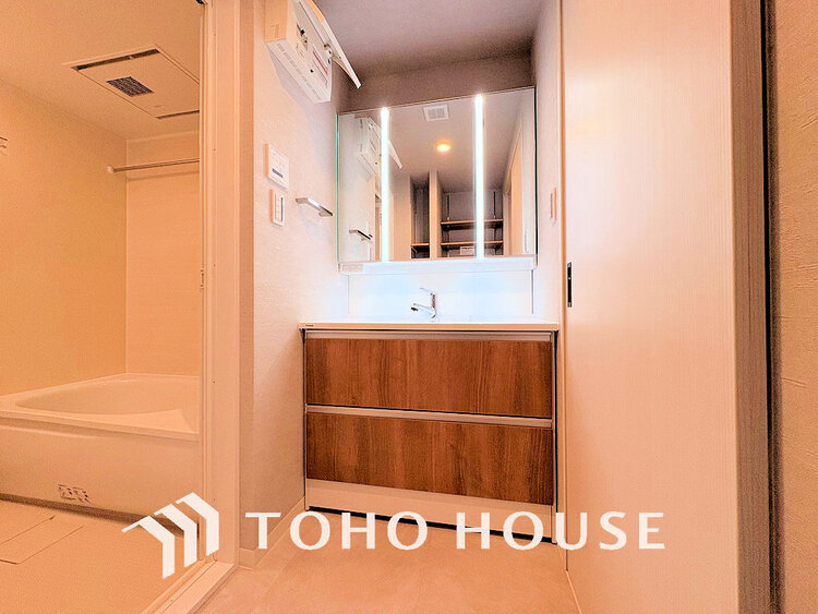 洗面 落ち着きのある色合いでまとめられた洗面室