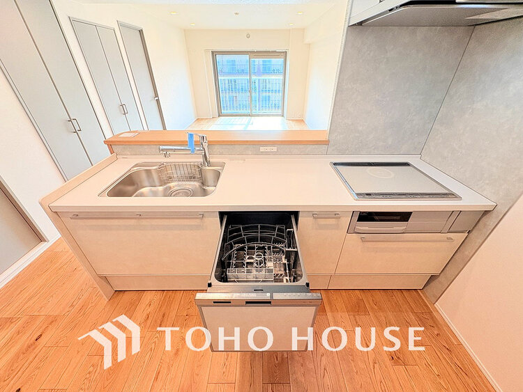 キッチン 落ち着きのあるカラーで統一された清潔感と気品が溢れるキッチン