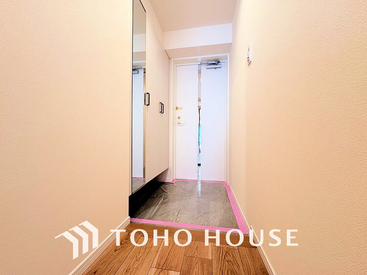 玄関 落ち着いた雰囲気の玄関、家族の帰りを暖かく迎えてくれます