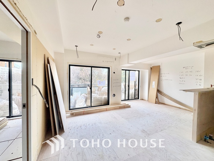 内装 ここにはみんなが集い、食事と楽しい会話が始まる。話に夢中になりすぎて、ついつい時を忘れ夜半過ぎになってしまう。そんな束の間の幸せを感じさせてくれる場所でありたい。　