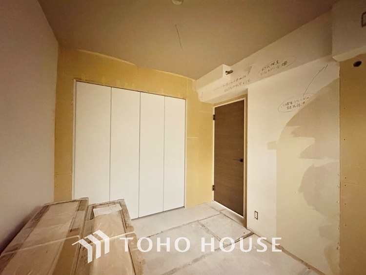 内装 寝室は一日の疲れを癒す大切な空間。快適で落ち着けるおすすめの間取りです。