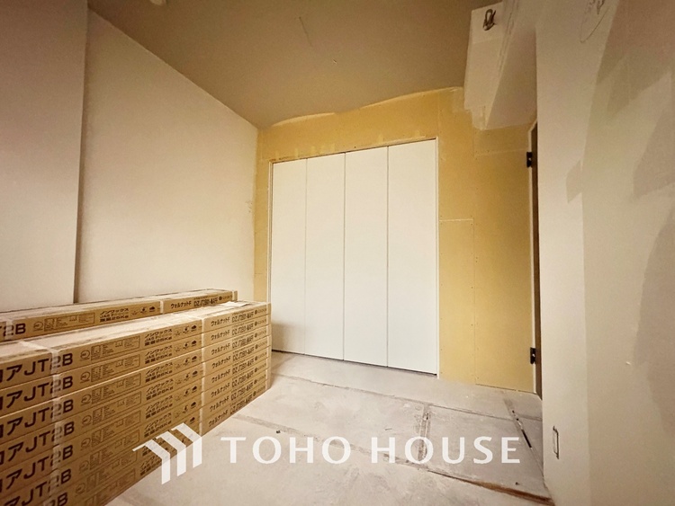 内装 寝室は一日の疲れを癒す大切な空間。快適で落ち着けるおすすめの間取りです。