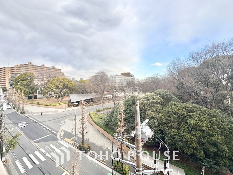 その他 バルコニーからの眺望は開放感にあふれ、心安らぐひととき。