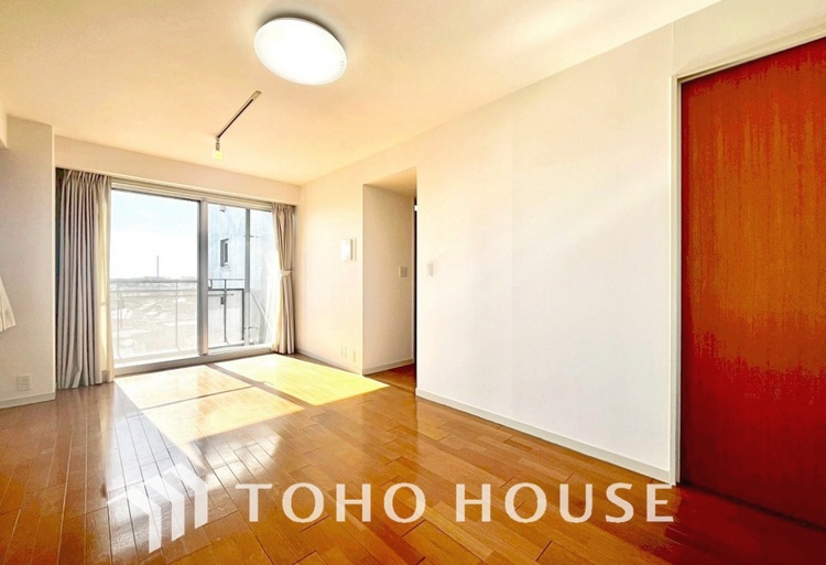 内装 ◆瀟洒な空間◆落ち着きのある彩が見事に調和させた瀟洒な空間を演出。ここに集まる家族の会話と笑顔が絶え間なく続く幸せな空間。