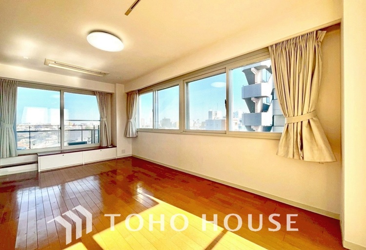 内装 「想像していた以上に広い」が写真を撮っているときの感想です。家事動線に配慮したプランによりご家族がくつろげる明るく広い空間が確保できました。