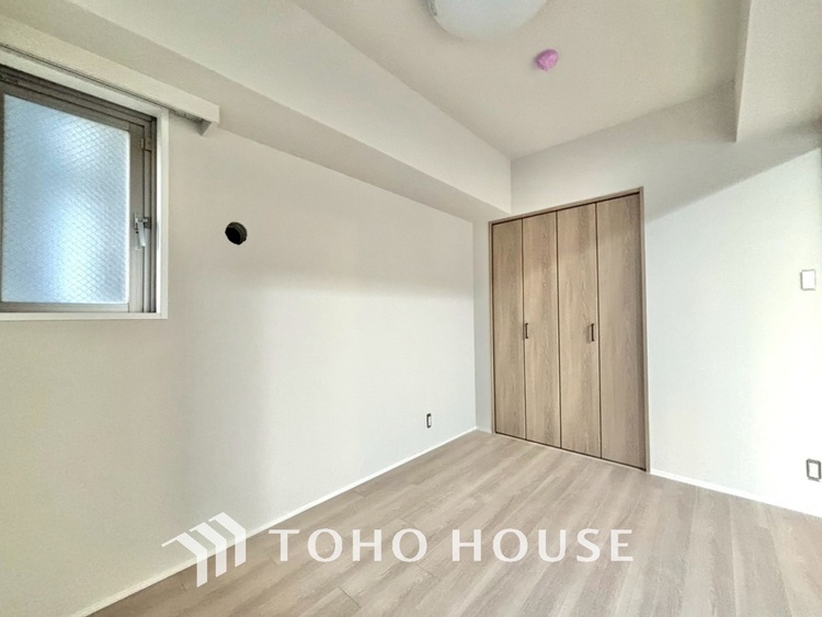 内装 【改装中】使いやすく、明るい洋室に仕上がります。子供部屋や趣味のお部屋にご利用できます。ご自身で家具などを配置し、素敵な空間を創り上げられます。