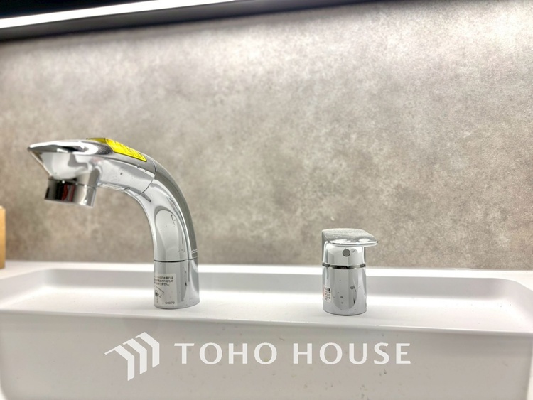 洗面 【改装中】気持ちの良い朝をつくりだし、夕方には笑顔を取り戻させてくれるミラー。パウダールームはいつでも本来の自分を取り戻せる空間。明るく仕上げてあります。