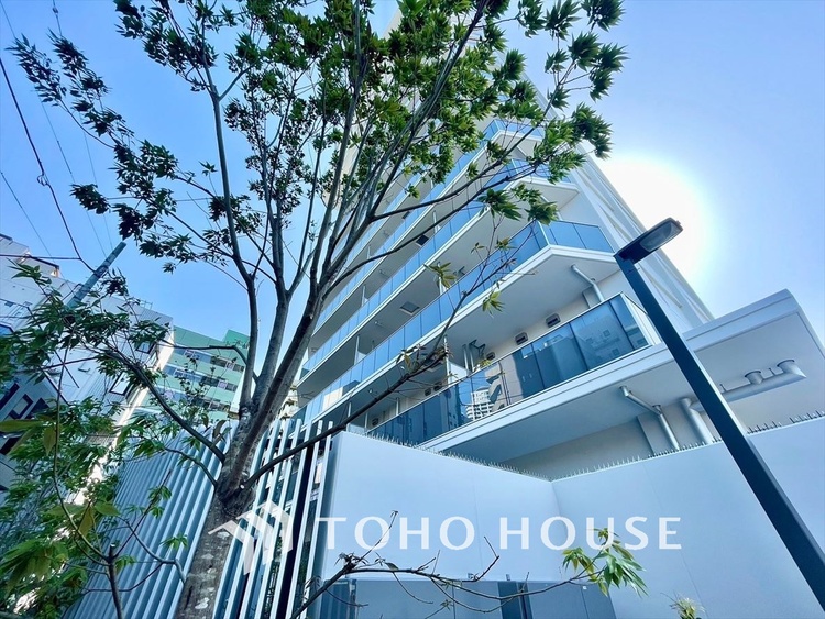 外観 ほんの少しのこだわり。ちょっとした色使いがその家がもつ雰囲気、趣（おもむき）を携え、暮らす家族や訪ねてくる友人・知人に新鮮な香りを運んできます。