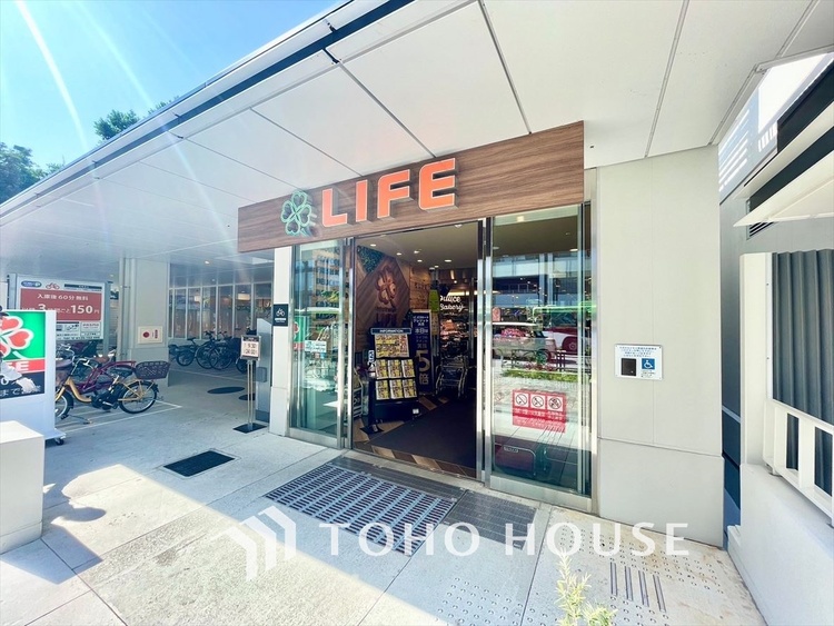 外観 ほんの少しのこだわり。ちょっとした色使いがその家がもつ雰囲気、趣（おもむき）を携え、暮らす家族や訪ねてくる友人・知人に新鮮な香りを運んできます。